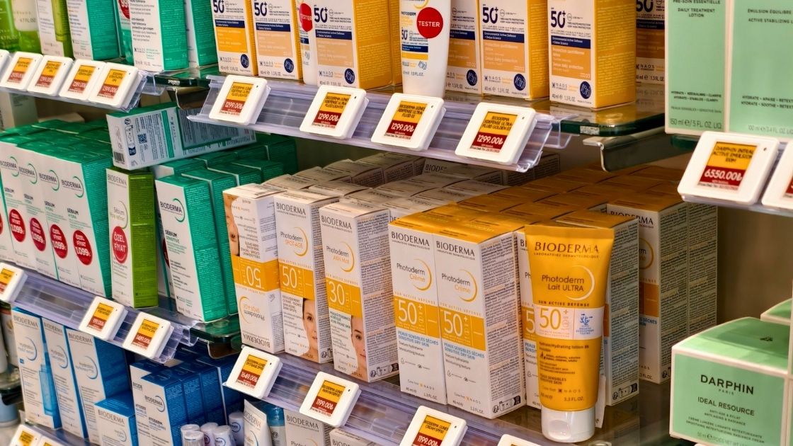 Eczanede kullanılan dijital raf etiketi uygulaması